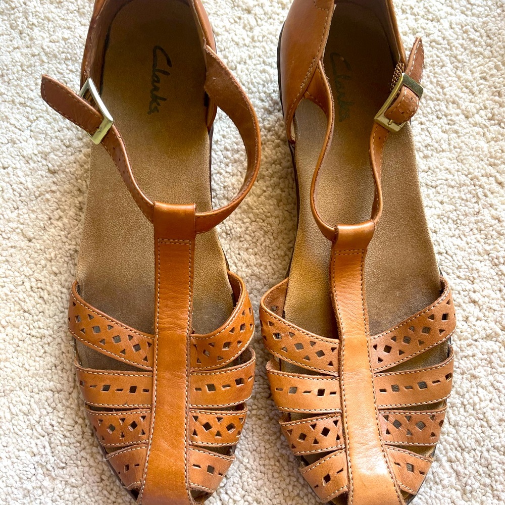 Clarks Gently Used Size 9 Sandals